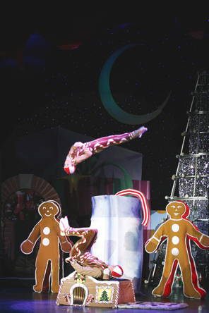 Cirque Holidaze Winspear Opera House Acrobats