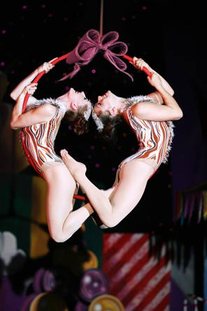 Cirque Holidaze Winspear Opera House Acrobats